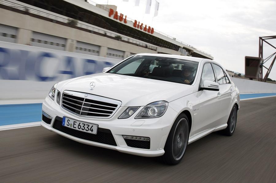  Mercedes-Benz E63 AMG Wagon 2012 года  (фото 24 из 43)